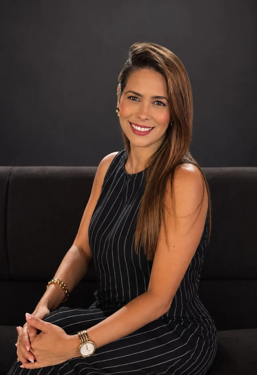 Bruna, advogada
